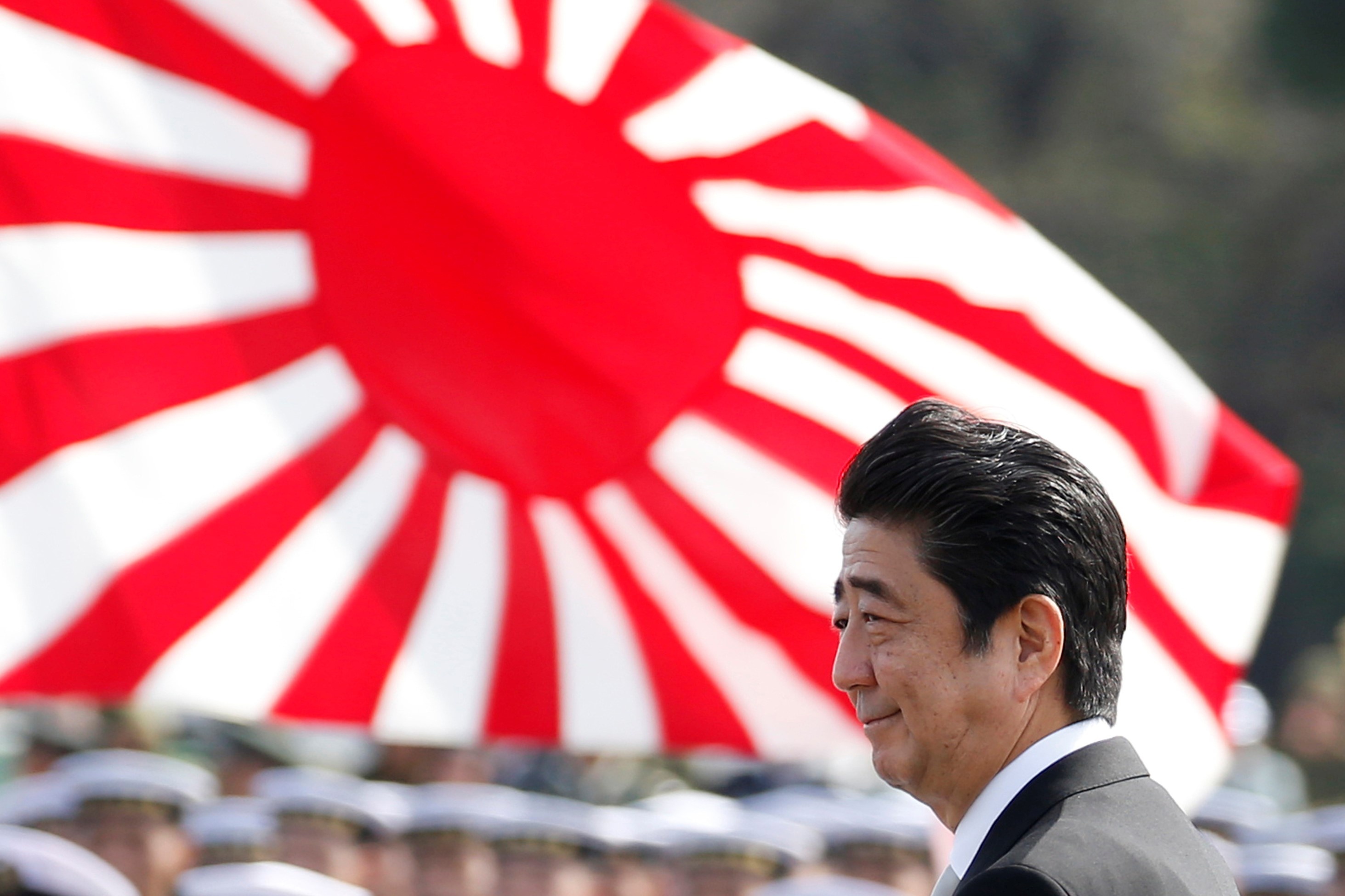 Ong Abe tao ra tuong lai chau A va nhung di san con ngon ngang hinh anh