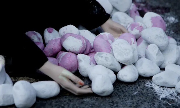 Mot phu nu Sudan bi toa tuyen an nem da den chet hinh anh