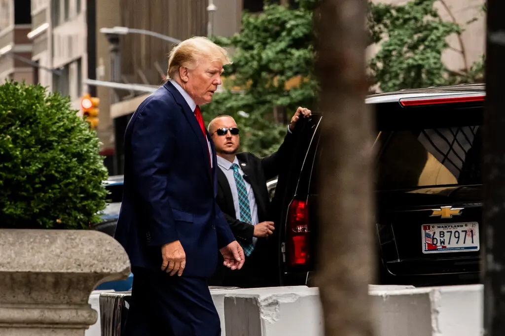 Ong Trump co mat tai noi lay loi khai hinh anh