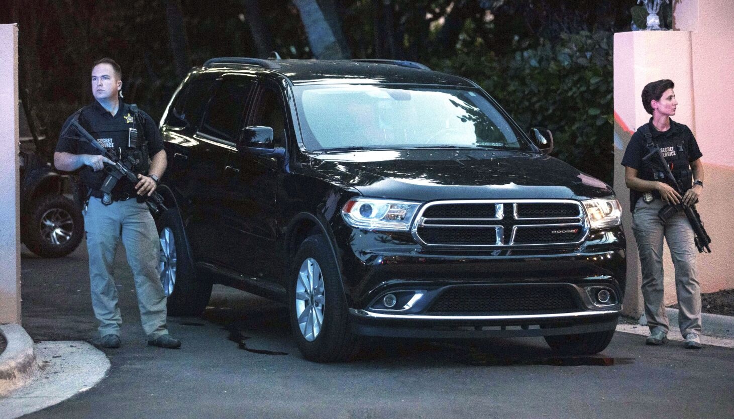 trump luc soat nha anh 1