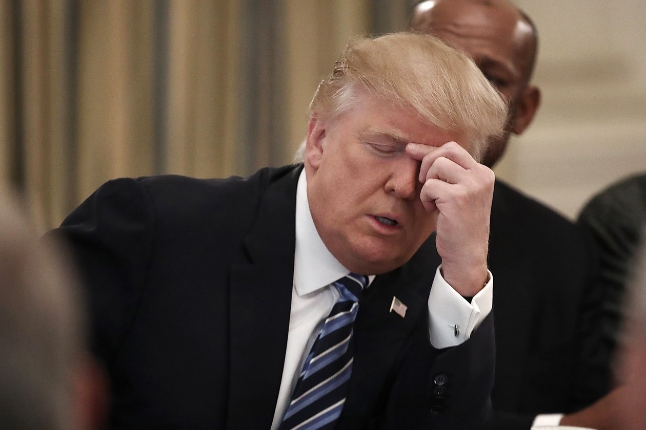 Lenh kham xet co ba dieu luat khien ong Trump nhuc dau hinh anh