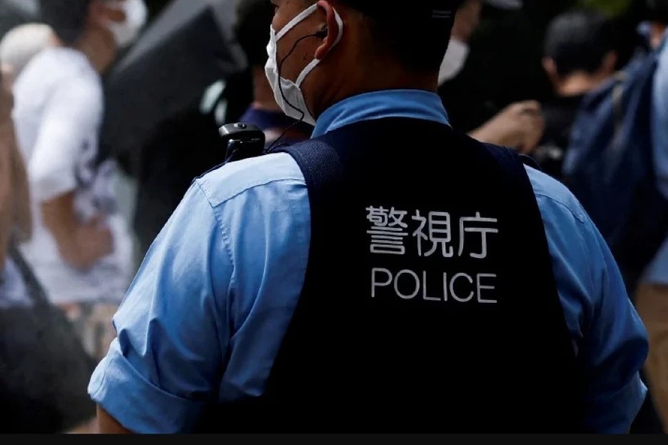 Canh sat Nhat say xin de mat tai lieu chua thong tin cua 400 nguoi hinh anh