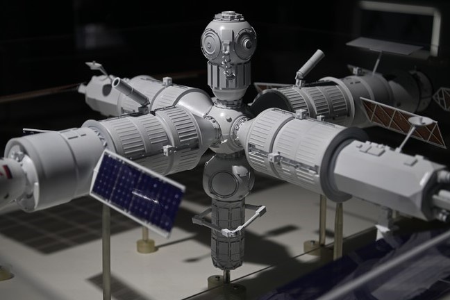 Nga lan dau cong khai mo hinh tram vu tru tuong lai hinh anh