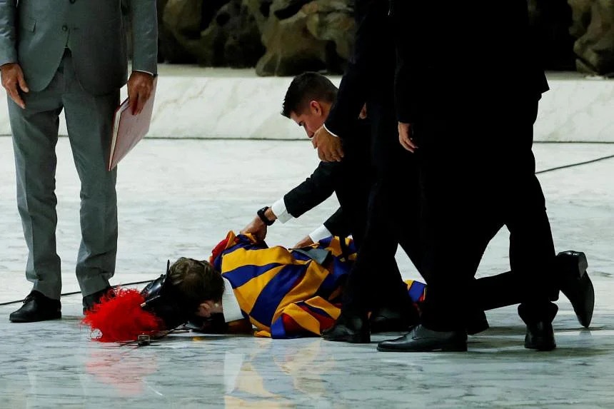 Can ve nga guc khi giao hoang doc dien van hinh anh