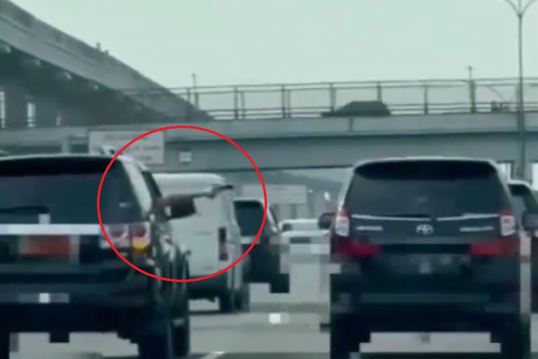 Indonesia bat giu dai uy quan doi chia sung doa nguoi di duong hinh anh