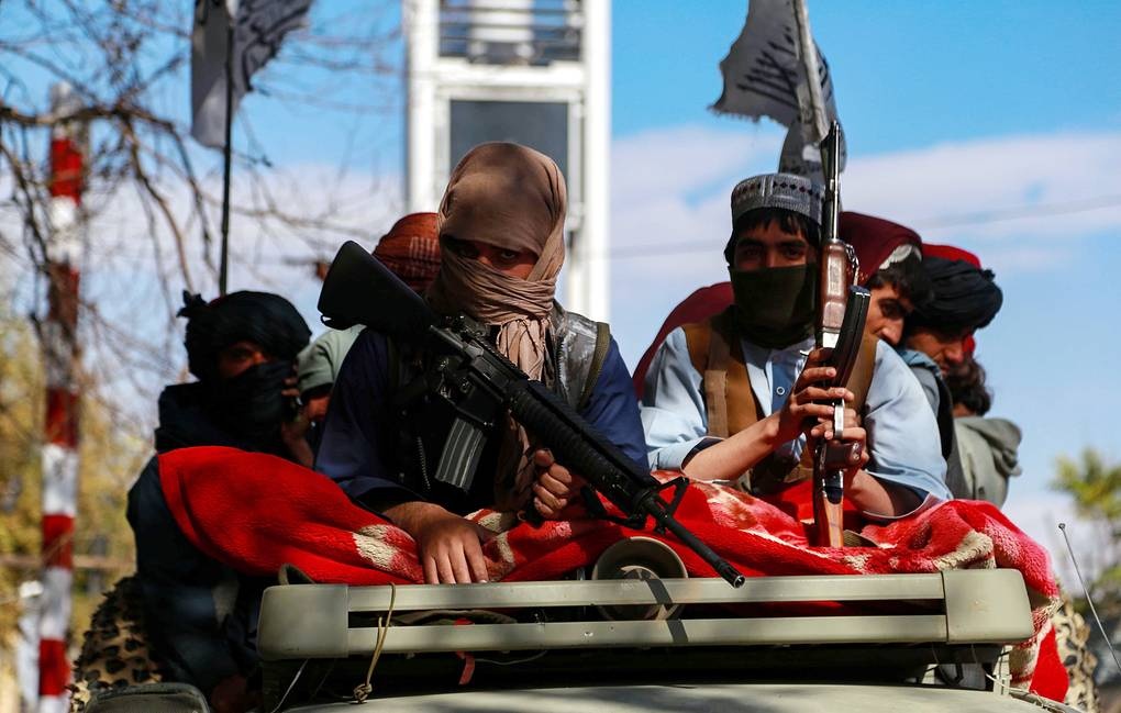 Taliban ban chet 2 phu nu trong luc soat nha dan hinh anh