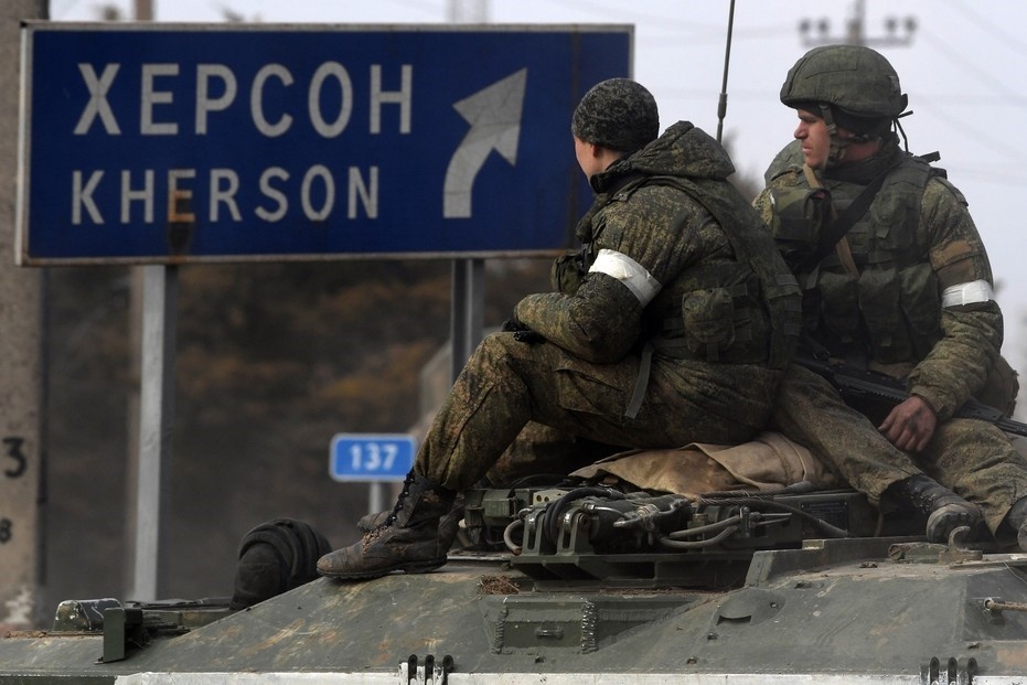 Anh ap lenh trung phat moi voi Nga hinh anh