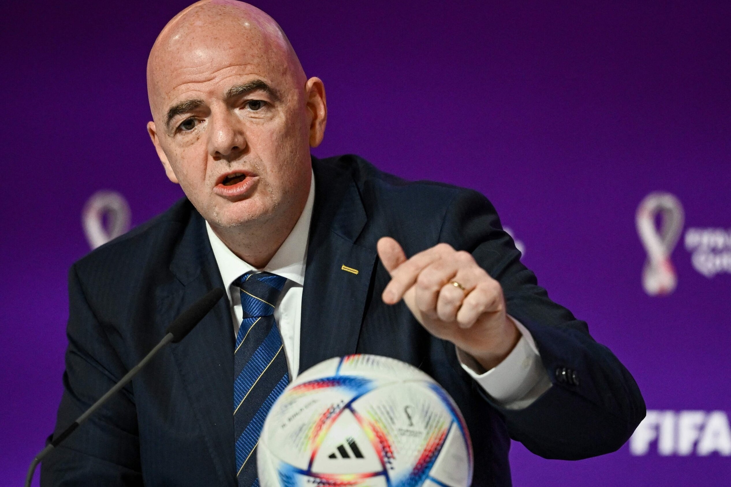 Chu tich FIFA xung dot voi phuong Tay hinh anh