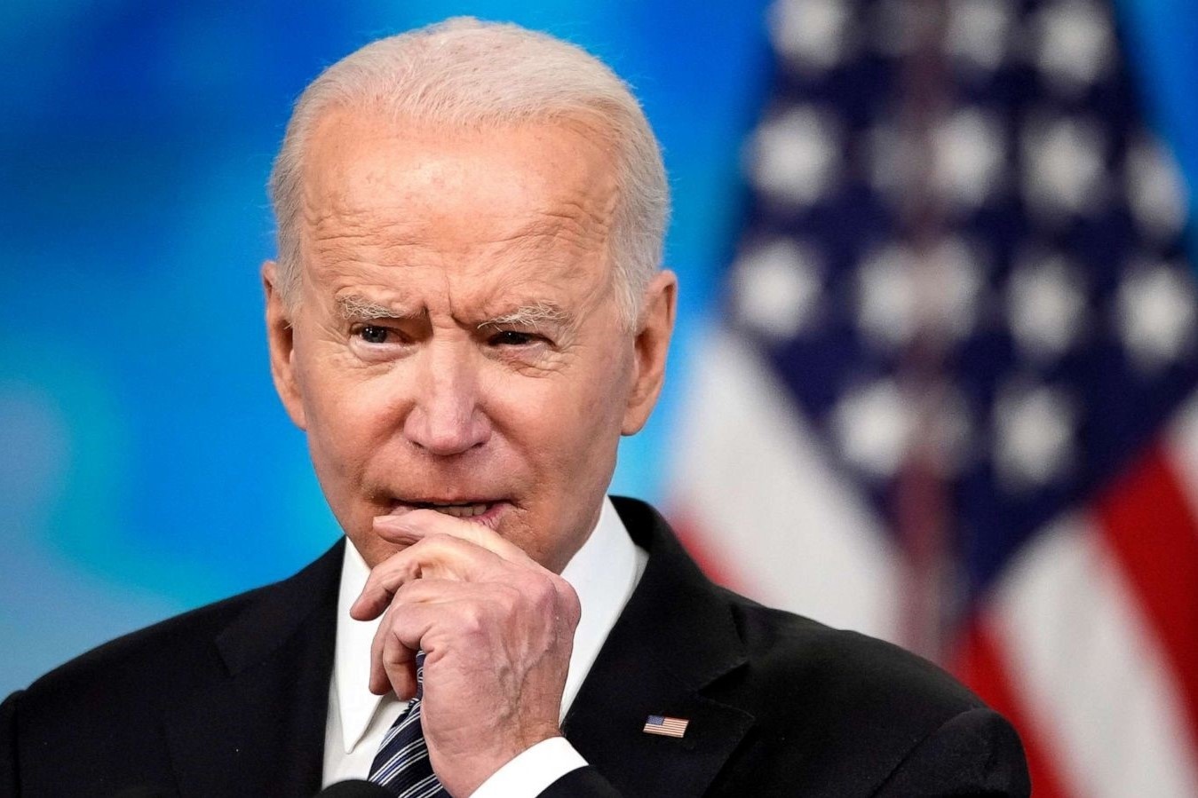 Tong thong Biden xung dot voi cac tieu bang hinh anh