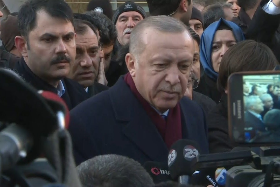 Tong thong Erdogan den hien truong dong dat giua luc tuc gian tang dan hinh anh