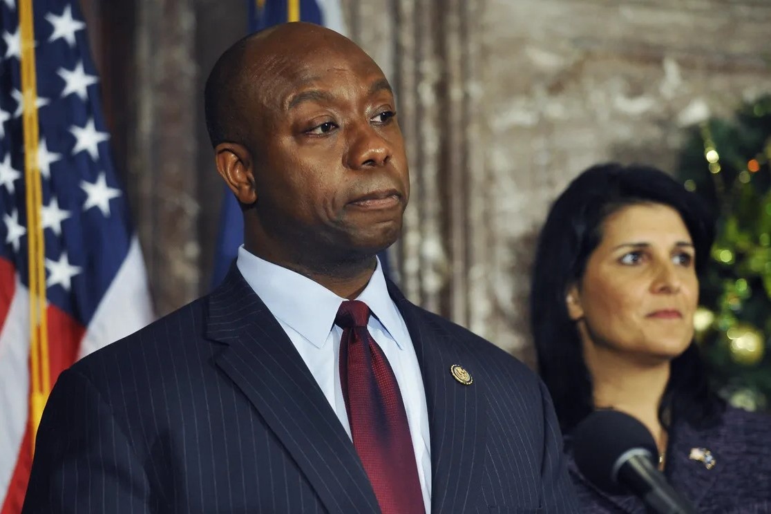 Ba Haley tranh cu nhung moi anh mat do don vao mot nguoi khac hinh anh