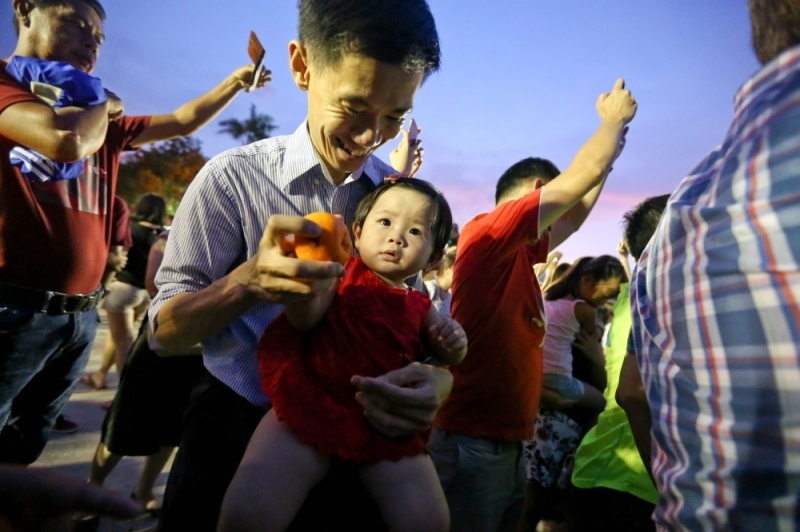 Tinh cua Trung Quoc cho vo chong moi cuoi nghi co luong 30 ngay hinh anh