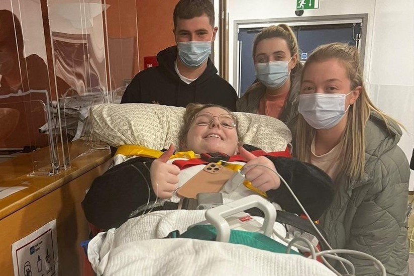 Co gai ngung tim 7 lan trong 11 ngay hinh anh