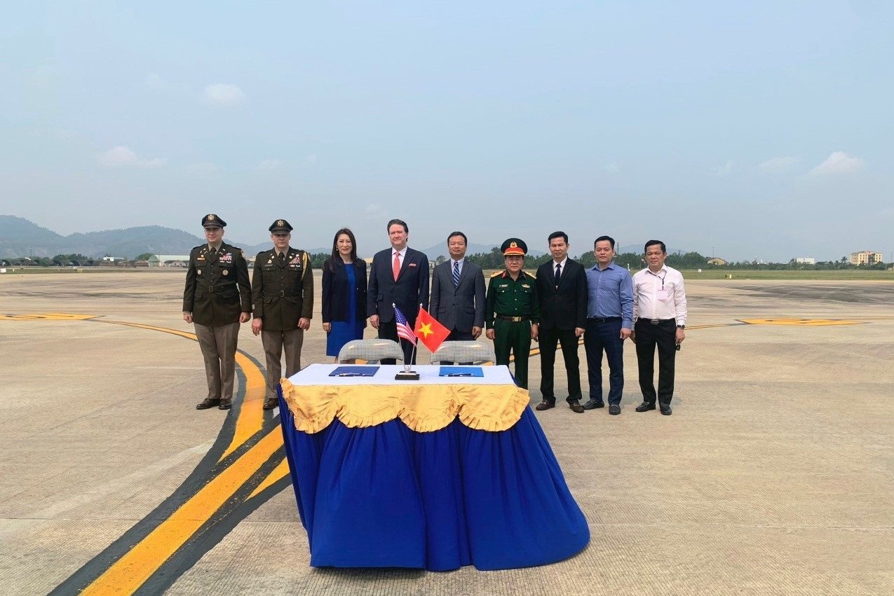 Viet Nam ban giao them 2 bo hai cot quan nhan My hinh anh