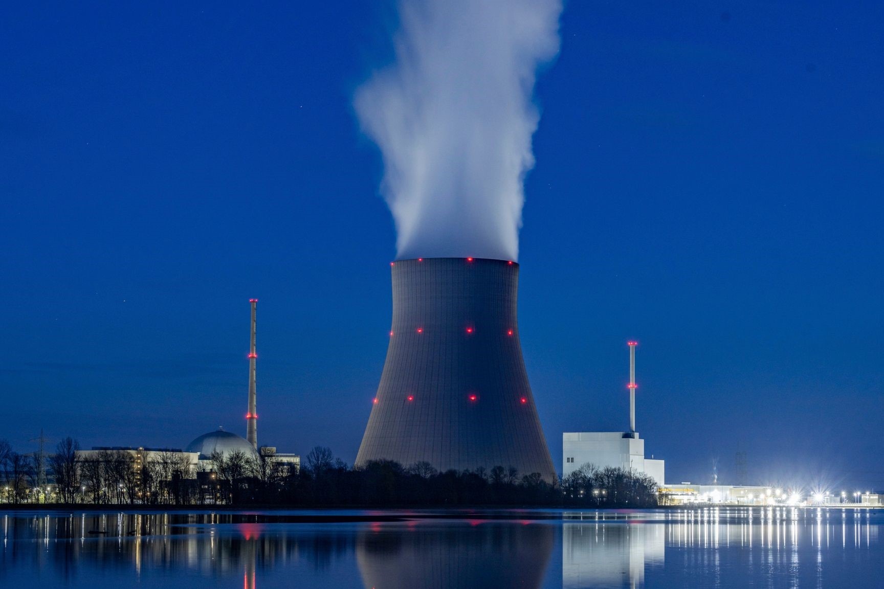 Duc doan tuyet voi nang luong hat nhan hinh anh