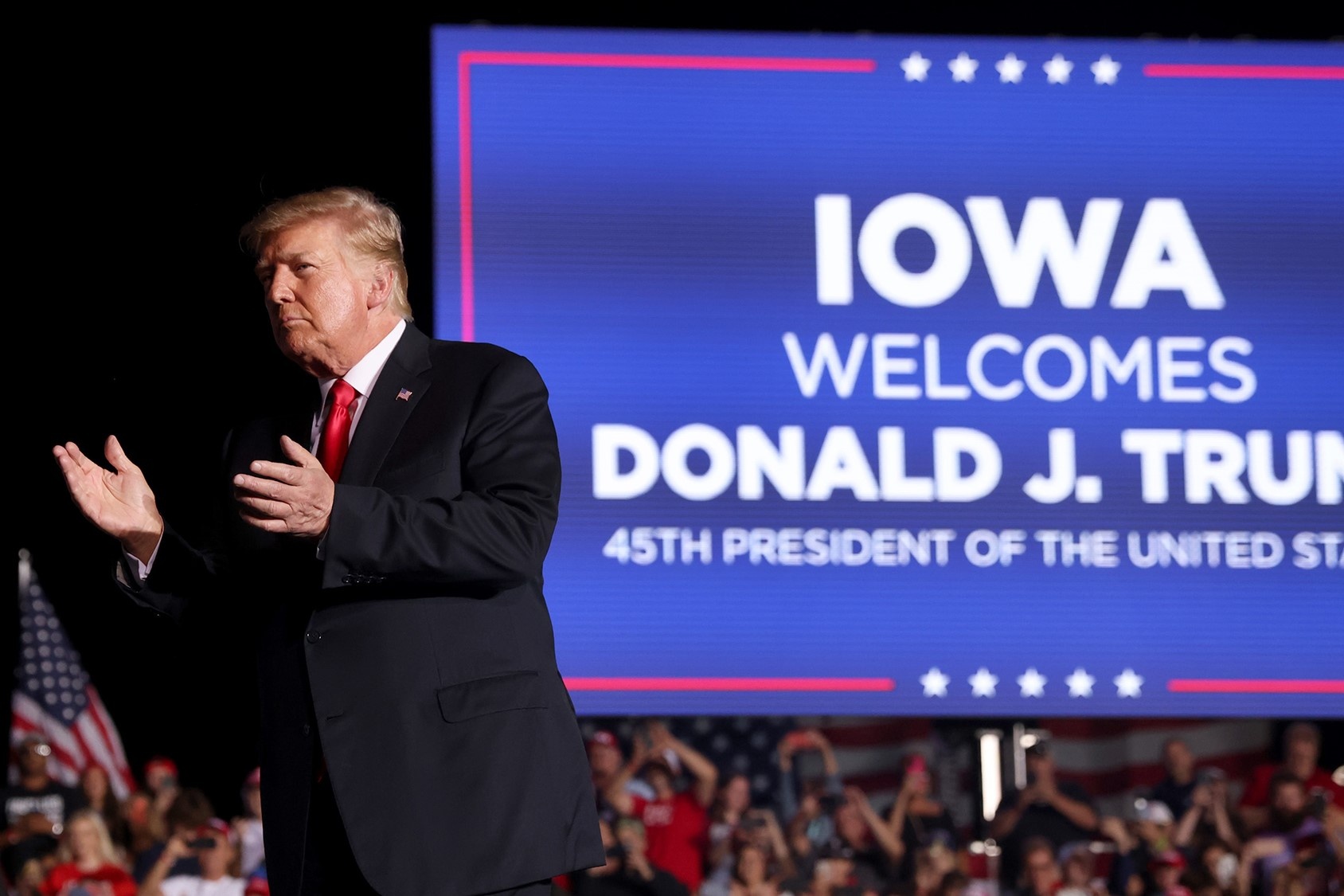 Ong Trump quyet dau Thong doc Ron DeSantis o Iowa hinh anh