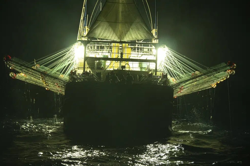 Doi tau ca khong lo Trung Quoc tim cach lach luat cua Peru hinh anh