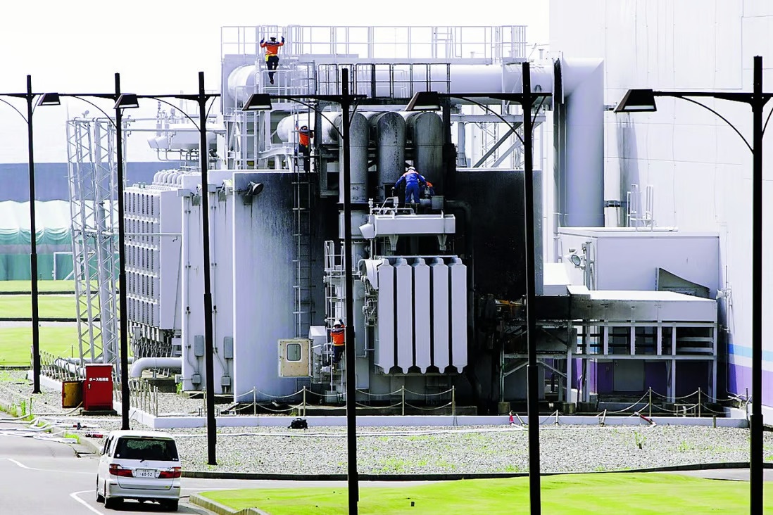 Tap tai lieu tren noc xe oto khien nha may hat nhan Nhat dong cua tiep hinh anh