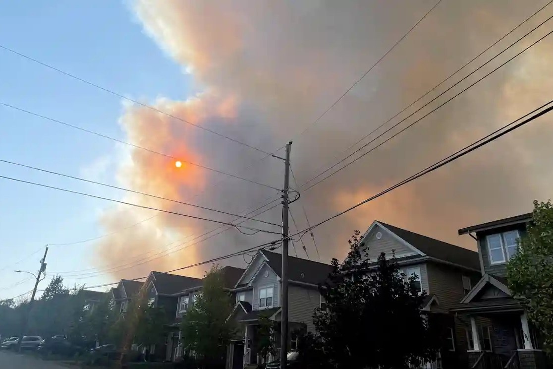 Canada ban bo tinh trang khan cap o Nova Scotia hinh anh