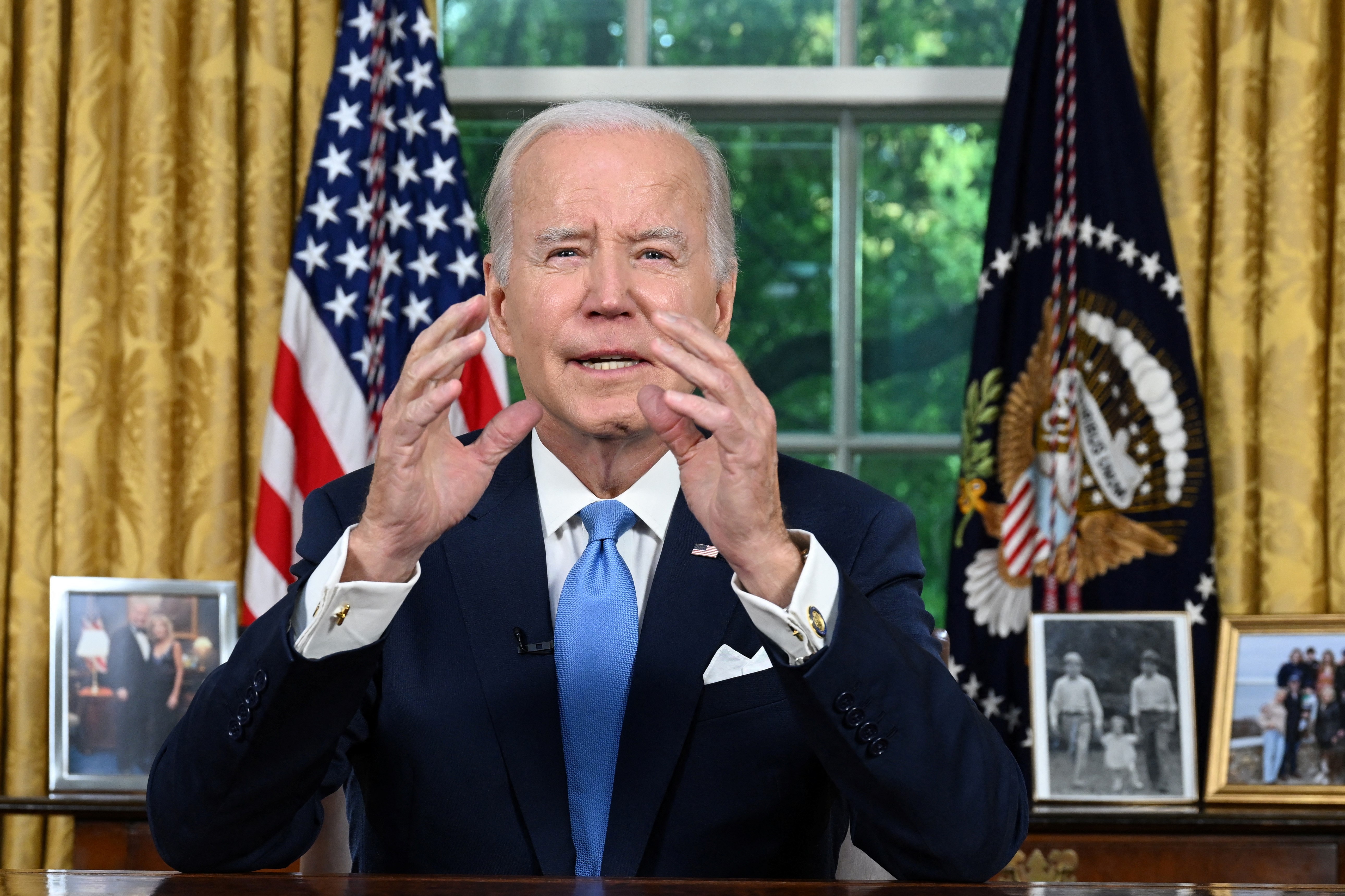 Ong Biden khen dang Cong hoa 'thien chi' trong khung hoang tran no hinh anh