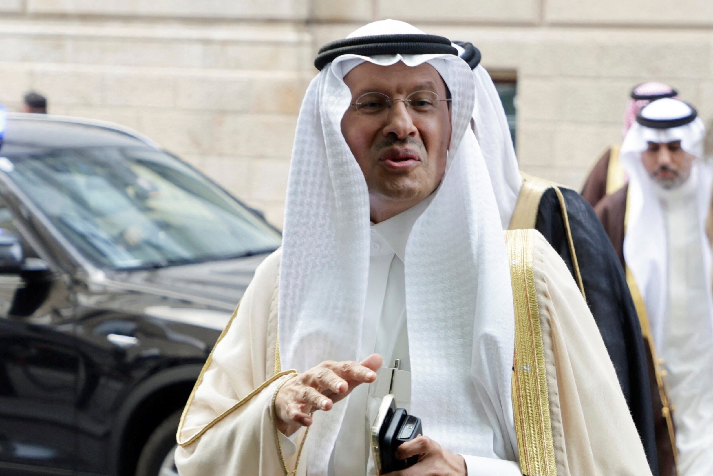 Vi sao OPEC+ quyet cat giam soc san luong dau hinh anh