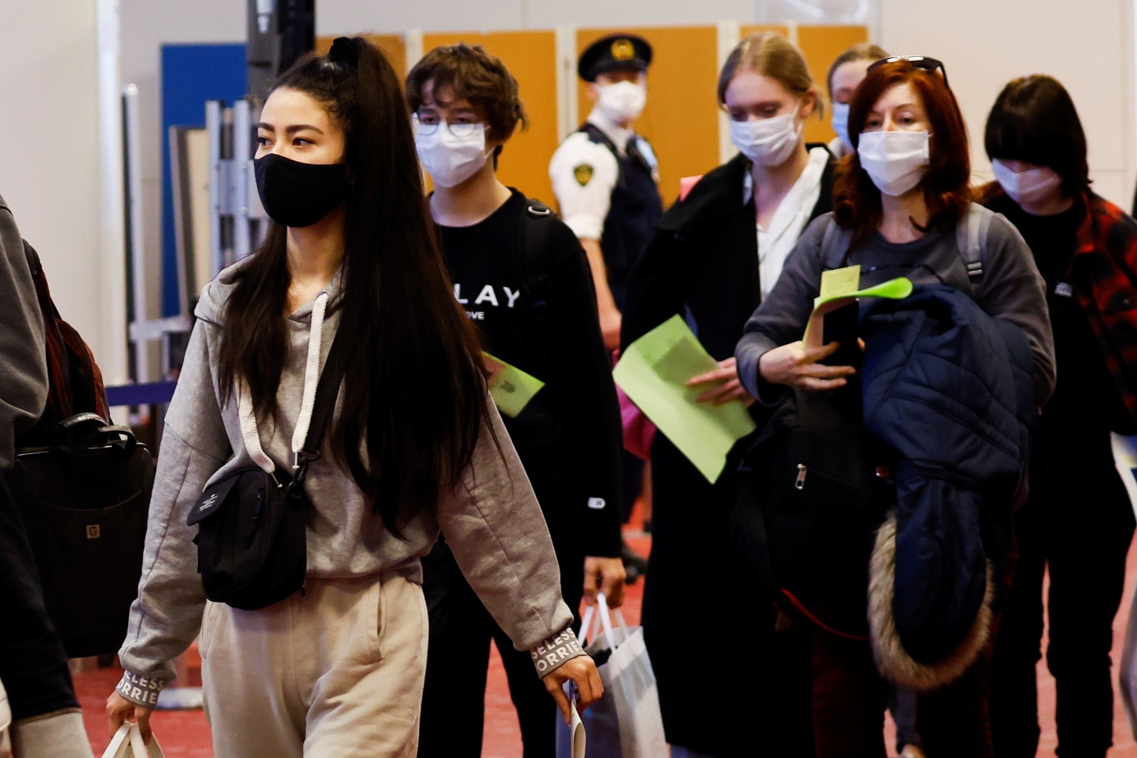 Nhat noi chinh sach visa voi nguoi lao dong nuoc ngoai tay nghe cao hinh anh