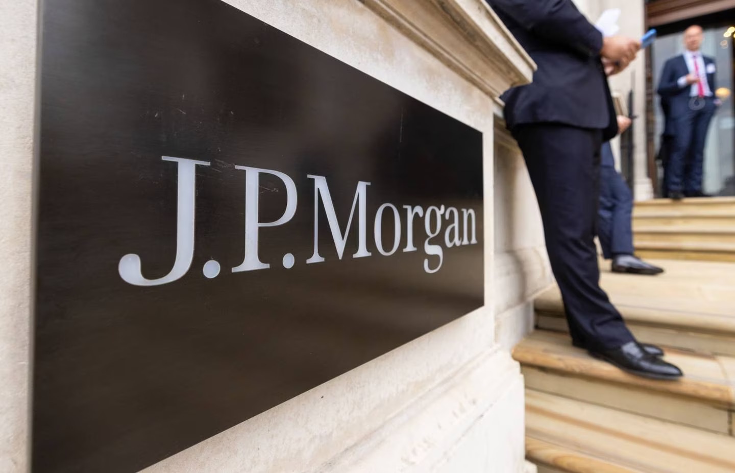 JPMorgan hoa giai voi nan nhan cua ty phu au dam Jeffrey Epstein hinh anh