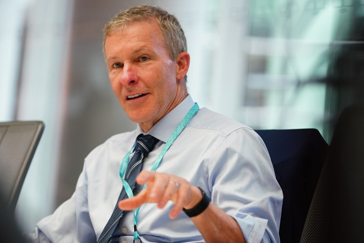 Bat chap hang nghin nguoi mac ket, CEO hang bay dung may bay rieng hinh anh