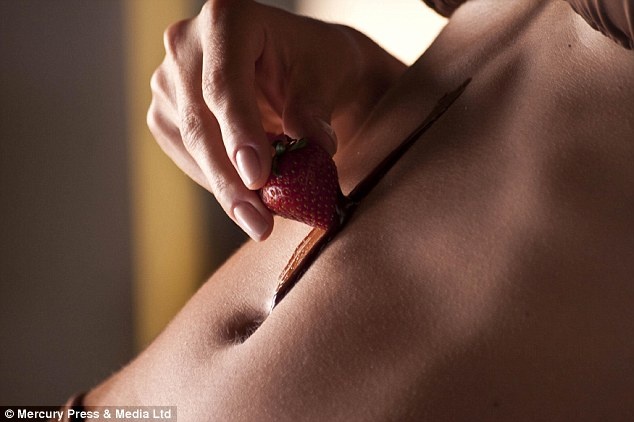 Dich vu khach san an theo phim nong hinh anh