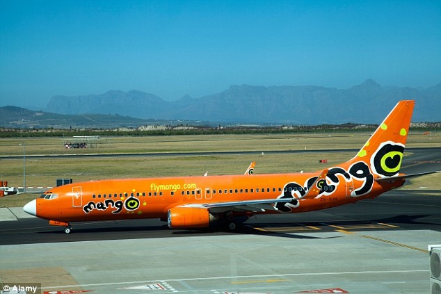 Say ruou, hanh khach tieu tien tren khoang may bay hinh anh