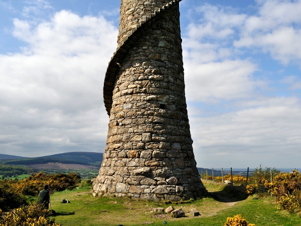 Ống khói đã bị hỏng tại Ballycorus, Dublin, Ireland (Ảnh: Elena Strigoun)
