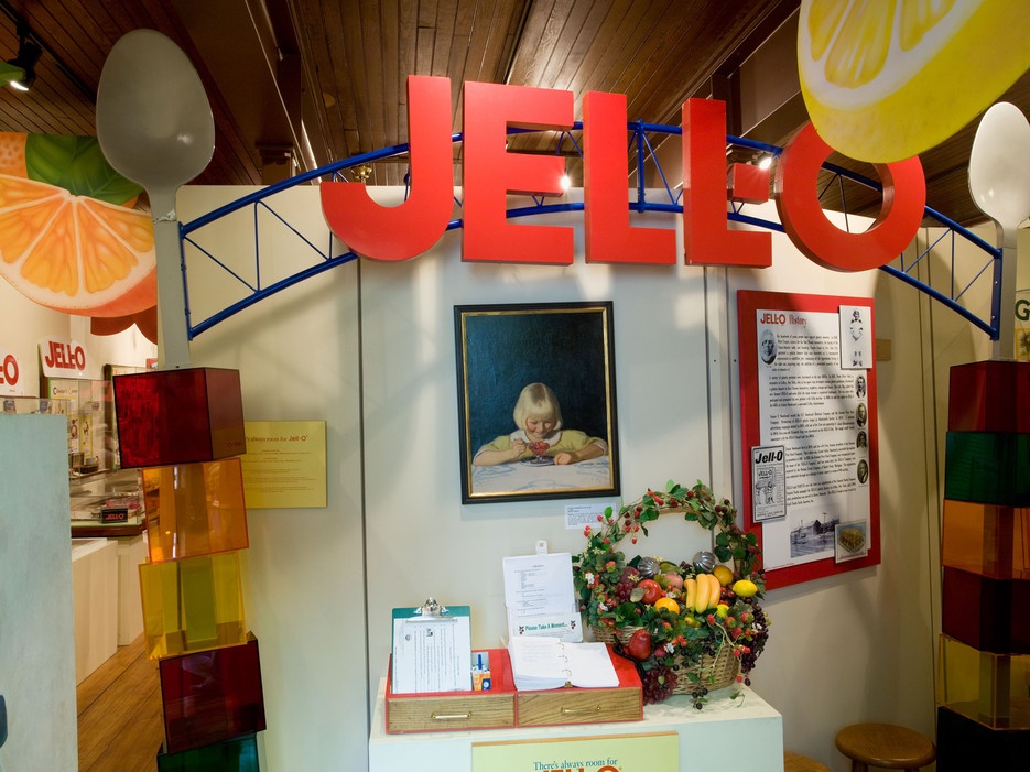 Bảo tàng thạch rau câu Jell-O (New York): Thạch rau câu Jell-O được sản xuất ở một thị trấn nhỏ ở LeRoy, New York trước năm 1964, sau đó nhà máy chuyển đến Delaware. Đến đây, bạn sẽ được biết về lịch sử món ăn cũng như nhiều chi tiết thú vị khác.