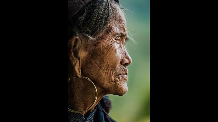 Cụ bà 76 tuổi người Hmông ở Sapa.