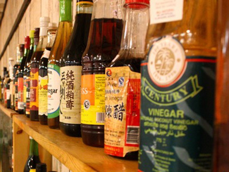 Bảo tàng giấm (Mỹ): Du khách đến đây sẽ có dịp tìm hiểu hàng trăm công dụng tuyệt vời của giấm, từ việc ngâm đồ chua đến dùng để làm sạch các đồ vật trong nhà, cũng như lịch sử và nguồn gốc của giấm. Bảo tàng chỉ mở vào mùa hè, kết hợp chương trình dạy nấu ăn.