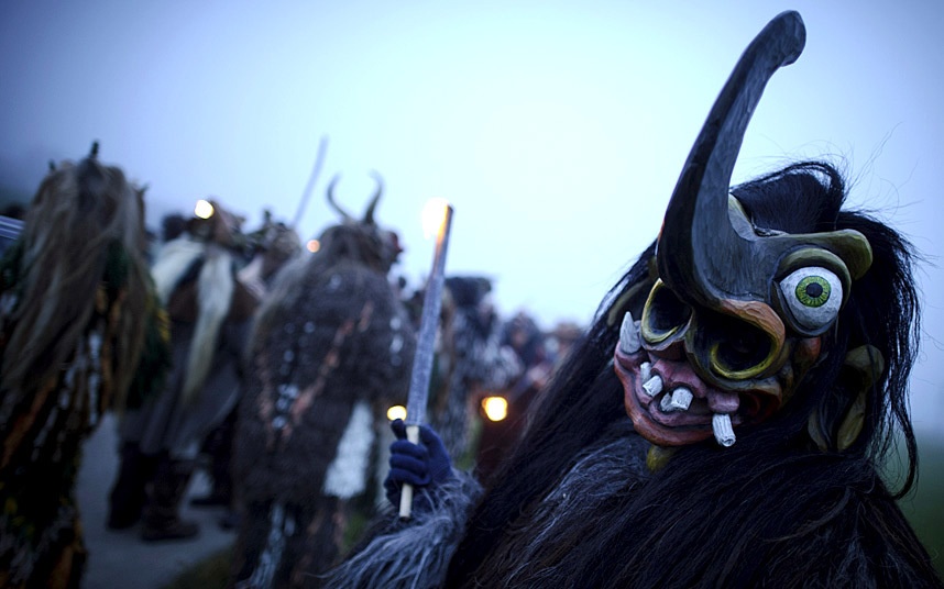 Le hoi xua ta ma ky di o Duc hinh anh