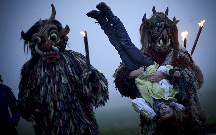 ...thậm chí dọa trẻ con.