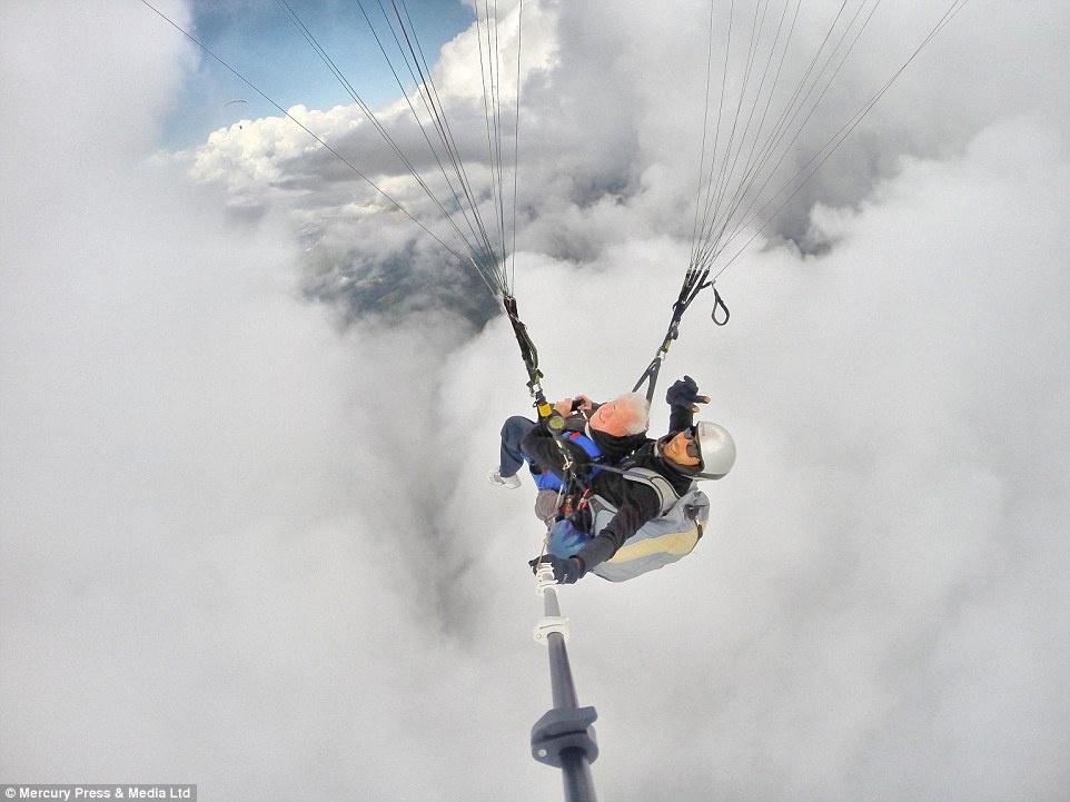 Với công việc này, Hüseyin có cơ hội kết bạn với du khách khắp nơi trên thế giới.