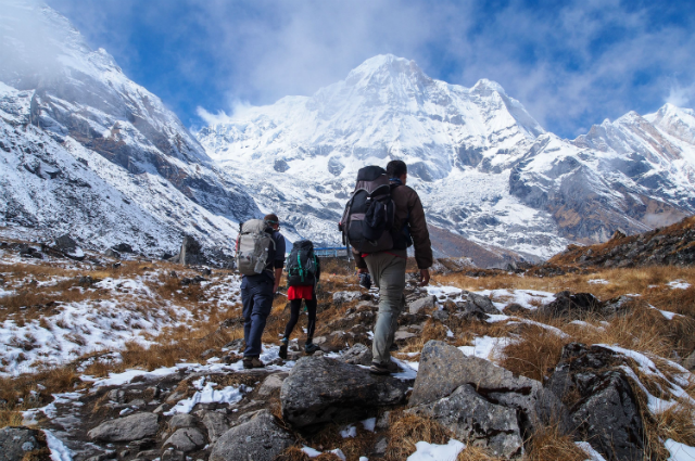 Annapurna: Ngọn núi này nằm ở phía bắc Nepal, thuộc dãy Himalaya, là một trong những ngọn núi nguy hiểm nhất thế giới. Đã có 60 tai nạn chết người xảy ra ở đây với tỷ lệ người chết lên tới 32%, đây là tỷ lệ tử vong cao nhất ở các núi có độ cao hơn 8000 m. Tháng 10/2014 vừa qua, 39 người thiệt mạng do bão tuyết và lở đất.