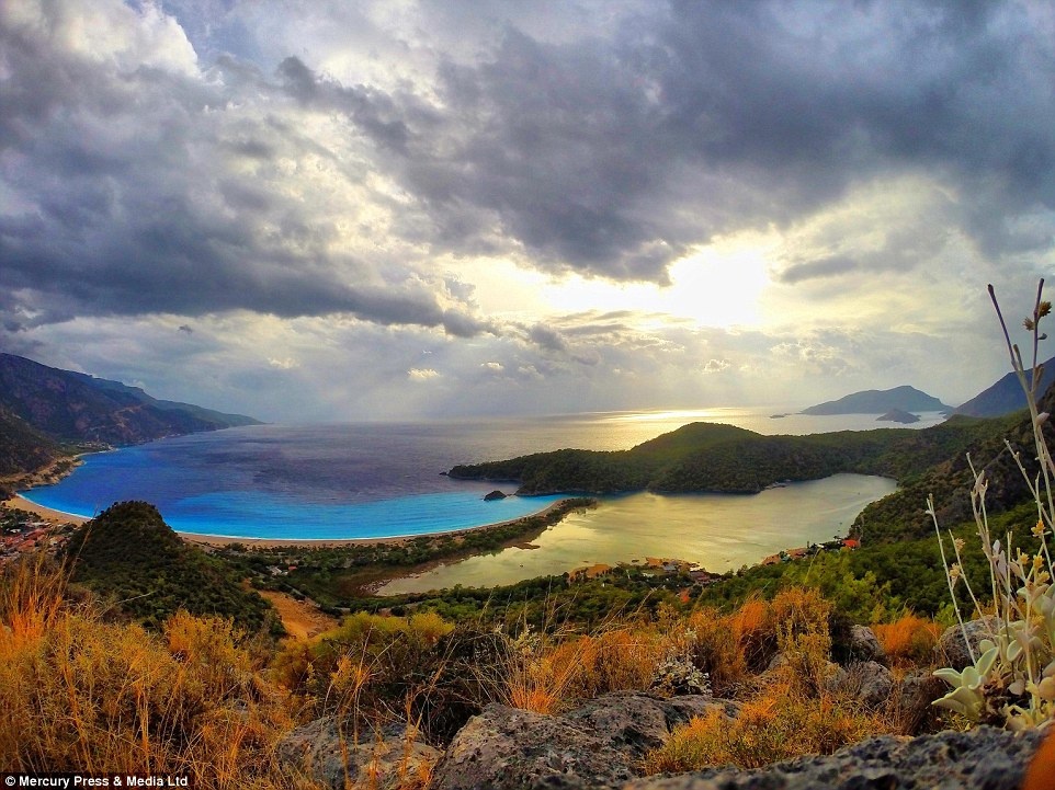 Ölüdeniz-Fethiye là thiên đường của những ai yêu biển và ánh nắng mặt trời.
