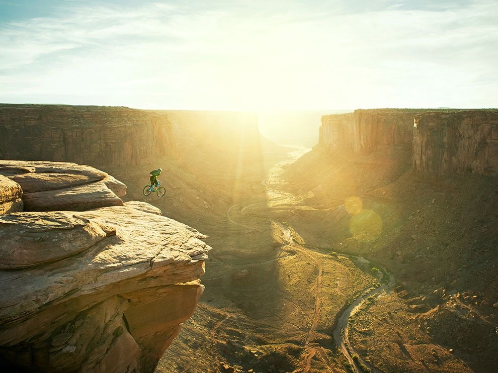 Đạp xe ở Canyon, Utah (Ảnh: Joey Schusler)