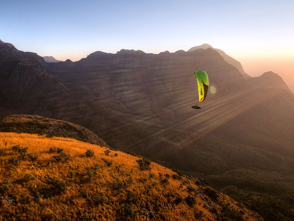 Nhảy dù ở Malawi (Ảnh: Jody MacDonald)