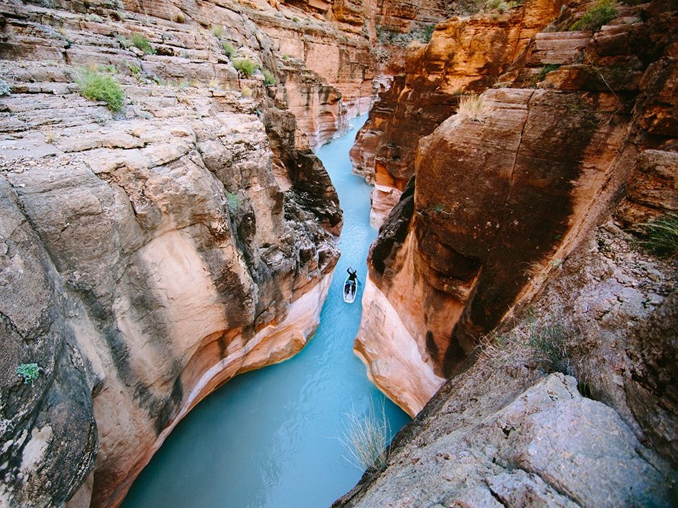 Chèo thuyền qua lạch sông Havasu Creek, Grand Canyon, Arizona (Ảnh: Forest Woodward)