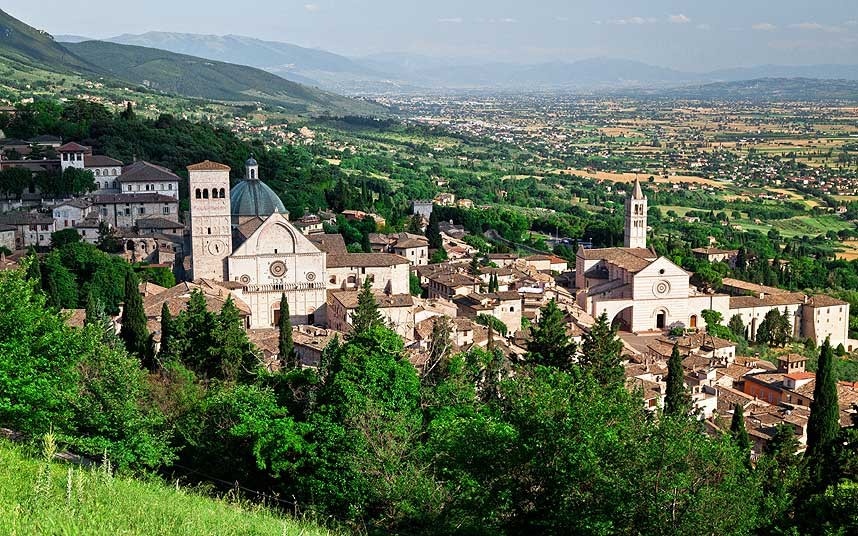 Italy: Từ ao hồ kênh rạch đến thành Rome cổ kính, Italy từ lâu đã trở thành điểm đến yêu thích của độc giả tờ Telegraph.