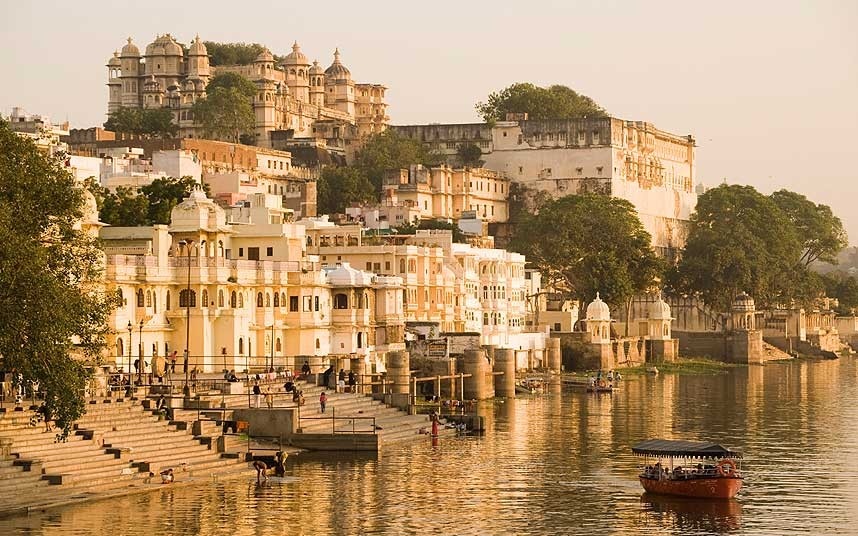 Ấn Độ: Đất nước phong phú, đa sắc, hỗn độn và nhiều màu sắc tâm linh với nền văn hóa phong phú, từ nghệ thuật điêu khắc, đền đài, những tác phẩm nghệ thuật cổ điển, đến nghệ thuật thủ công của dân thường.