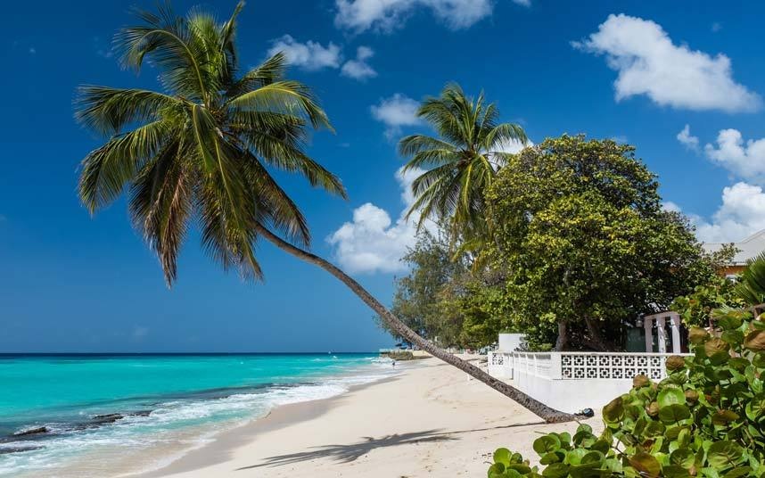 Barbados: Đất nước vùng Caribbe này là sự pha trộn của những gì vừa lạ vừa quen, với những nhà thờ kiểu Anh, những khu vườn khách sạn tuyệt đẹp, những bãi biển xinh xắn cùng làn nước hiền hòa ở bờ tây, lướt sóng ở bờ nam.