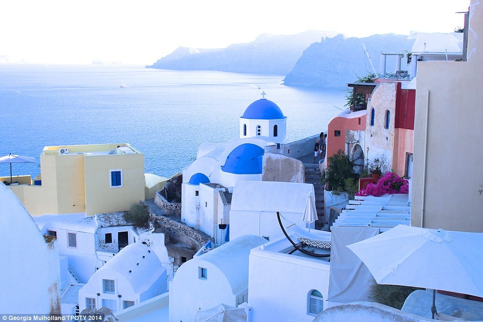 Giải nghệ sĩ trẻ dành cho lứa tuổi 15 – 18: Tác giả Georgia Mulholland  (Hy Lạp)