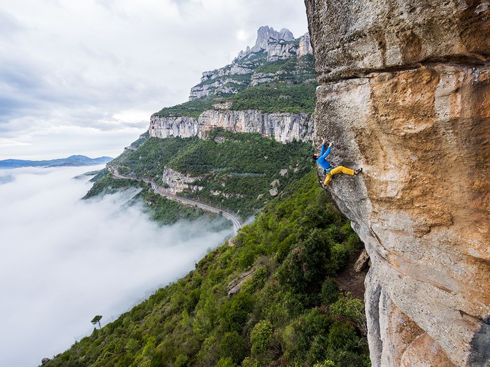 José Agustí chinh phục núi Montserrat ở Catalonia, Tây Ban Nha. Đây là ngọn núi biểu tượng của Tây Ban Nha, là nguồn cảm hứng của rất nhiều nghệ sĩ khắp đất nước.  (Ảnh: Sam Bié)