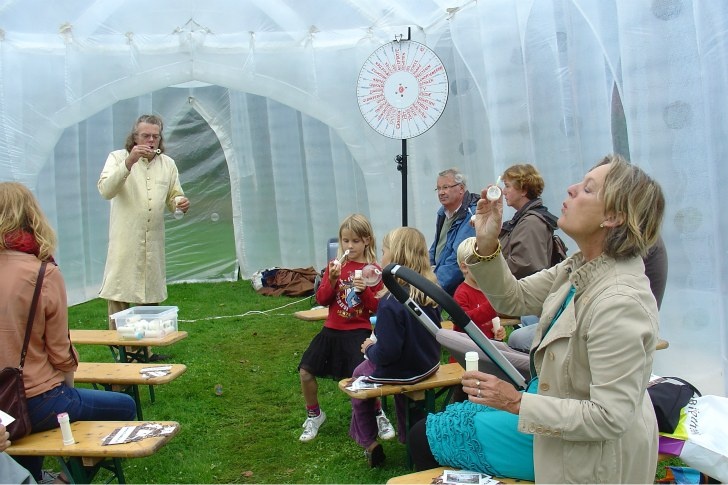 Với thiết kế độc đáo này, nhà thờ có thể… chu du khắp đất nước.