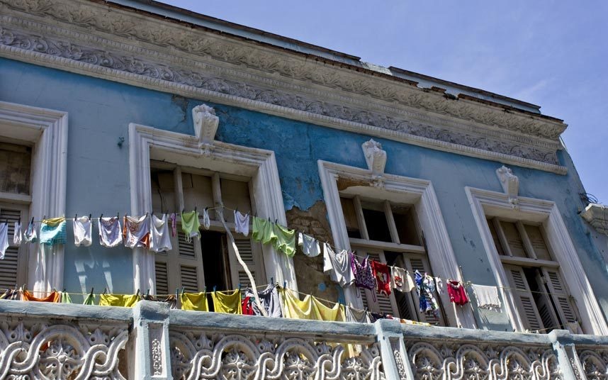 Du lịch “home stay” ở cùng người bản địa: Đây là loại hình du lịch giá rẻ ở Cuba, giúp bạn trải nghiệm cuộc sống của người dân địa phương, ăn uống cùng họ tại nhà riêng, còn gọi là paladares.