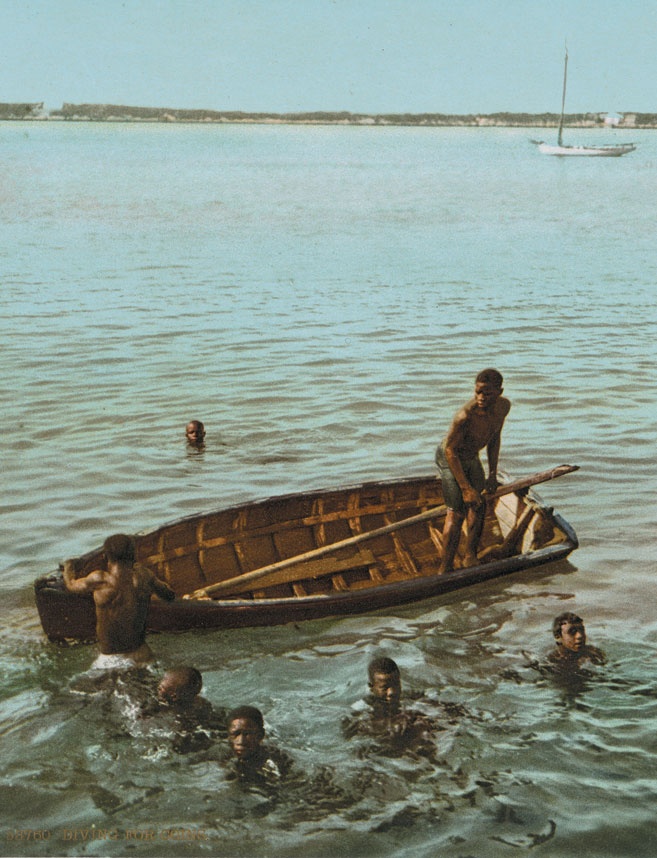 Lặn xuống sông tìm những đồng xu ở Bahamas.